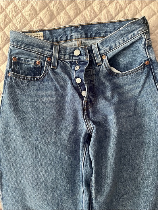 Levi's Denim - Levi's Light Blue Straight-Leg Women's Jeans 
No stretch
